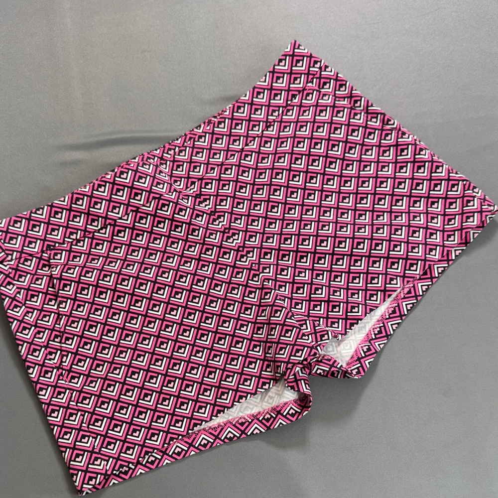 Express Pink and Black Geometric Shorts Size‎ 2